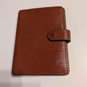 ¡100 % auténtico! Cuaderno Louis Vuitton Agenda PM de 6 agujeros con tapa de piel Epi color rojo oscuro y marrón