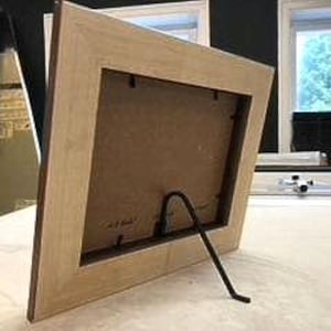 Gallery Black wire Frame Stand, with clip on socket. For frames with wide mouldings. No screws/drilling required.