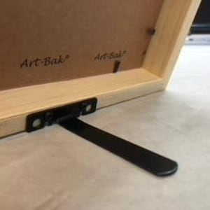 Albin EaselMate™ noir Chevalet pour cadres en bois. Peut remplacer ou réparer un support de carte défectueux. Pied de cadre autoportant pour cadres.