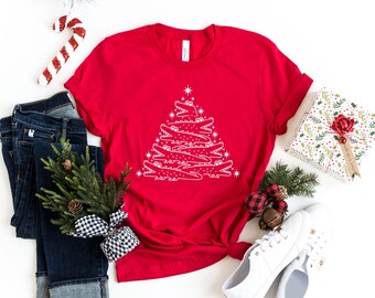 Funny Alligator Christmas Tree Shirt– Cute Gator Holiday T-Shirt – Unique Reptile Xmas Tee – Festive Southern Christmas Shirt Gift Idea
