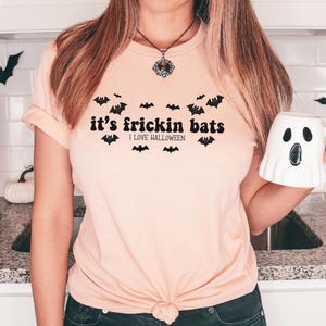 It&#39;s Frickin Bats T-Shirt: Funny Halloween Graphic Tee