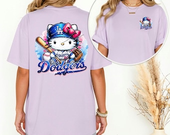 Camiseta de béisbol HK LA, diseño estampado a doble cara Kitty Hello Baseball, marca Comfort Colors.