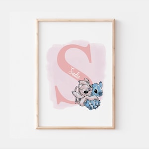 Impresión personalizada del nombre de la letra de la puntada y del ángel, decoración del dormitorio de la puntada de Disney, arte impreso del nombre de la guardería de los niños del ángel, cartel de la puntada Keep Sake