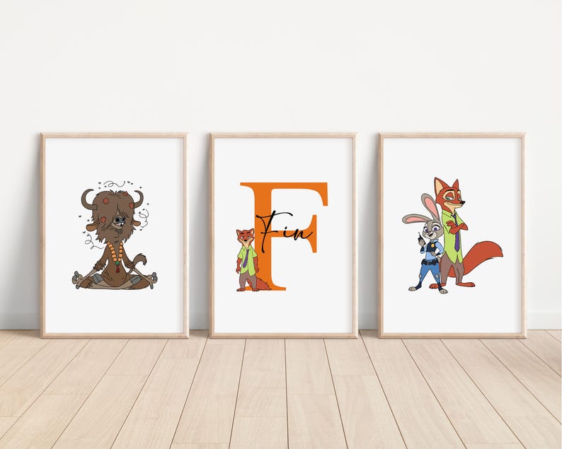 Puede incluir: Tres impresiones enmarcadas con ilustraciones de personajes de la pel&iacute;cula animada Zootopia. La primera impresi&oacute;n presenta un yak marr&oacute;n con un collar de cuentas meditando. La segunda impresi&oacute;n presenta una gran letra F naranja con la palabra "Fin" escrita en negro debajo. La tercera impresi&oacute;n presenta un zorro rojo y un conejo con uniforme de polic&iacute;a.