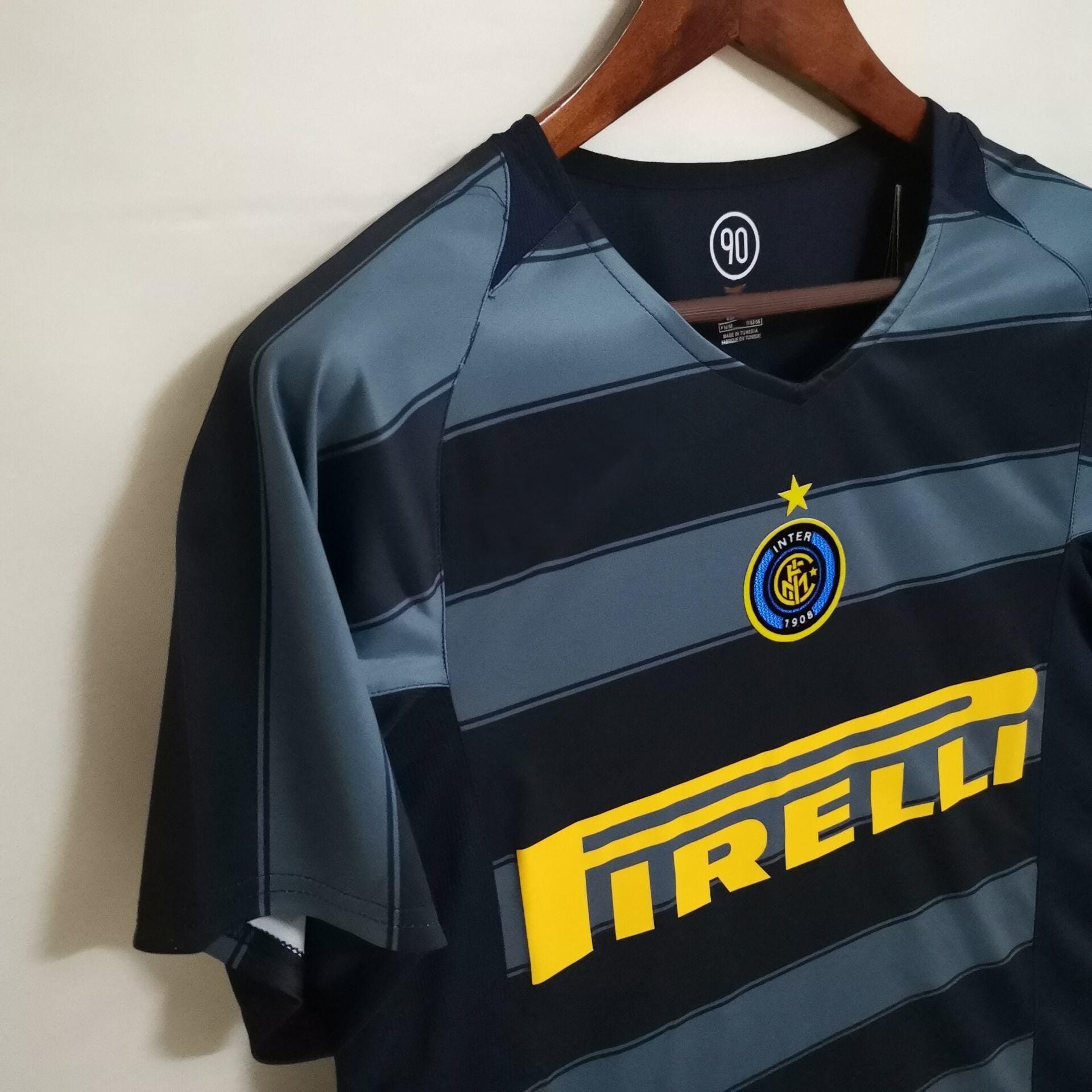 レトロなインテル・ミラノのサードジャージ 2004-06：ヴィンテージの