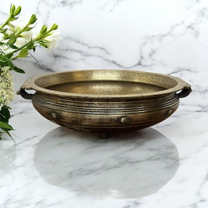 Utensile Urli, ciotola rotonda Urli in bronzo puro, arredamento etnico per la casa, arte indiana in ottone, decorazione Urli, ciotola tradizionale, arredamento etnico indiano, da collezione