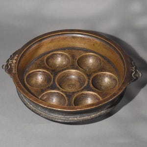 Vintage sydindisk mässings-idlikruka | Antik idli-kruka med 7 formar | Traditionellt indiskt köksredskap | Köksinredning i mässing | Kulturarv