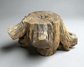 Tavolino da caffè rustico con bordo vivo: tronco d'albero in legno massello, patina naturale