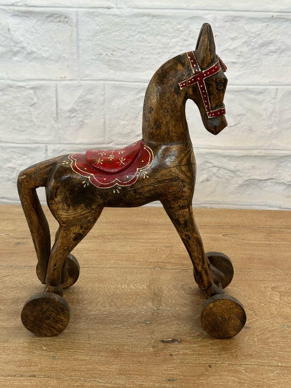 ヴィンテージの手描き木製おもちゃの馬（車輪付き）：アンティークな