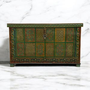Vintage Hand Painted Indian Wooden Chest Trunk Storage box, Antique Trunk, Vintage Blanket Storage Box, Indian Dowry Chest, Ethnic Decor