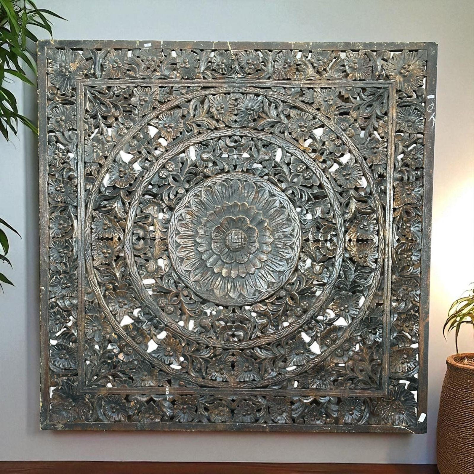 ヴィンテージ手彫り花柄ジャリ木製壁パネル、インド風装飾（60x60