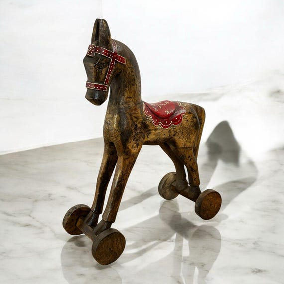 ヴィンテージの手描き木製おもちゃの馬（車輪付き）：アンティークな