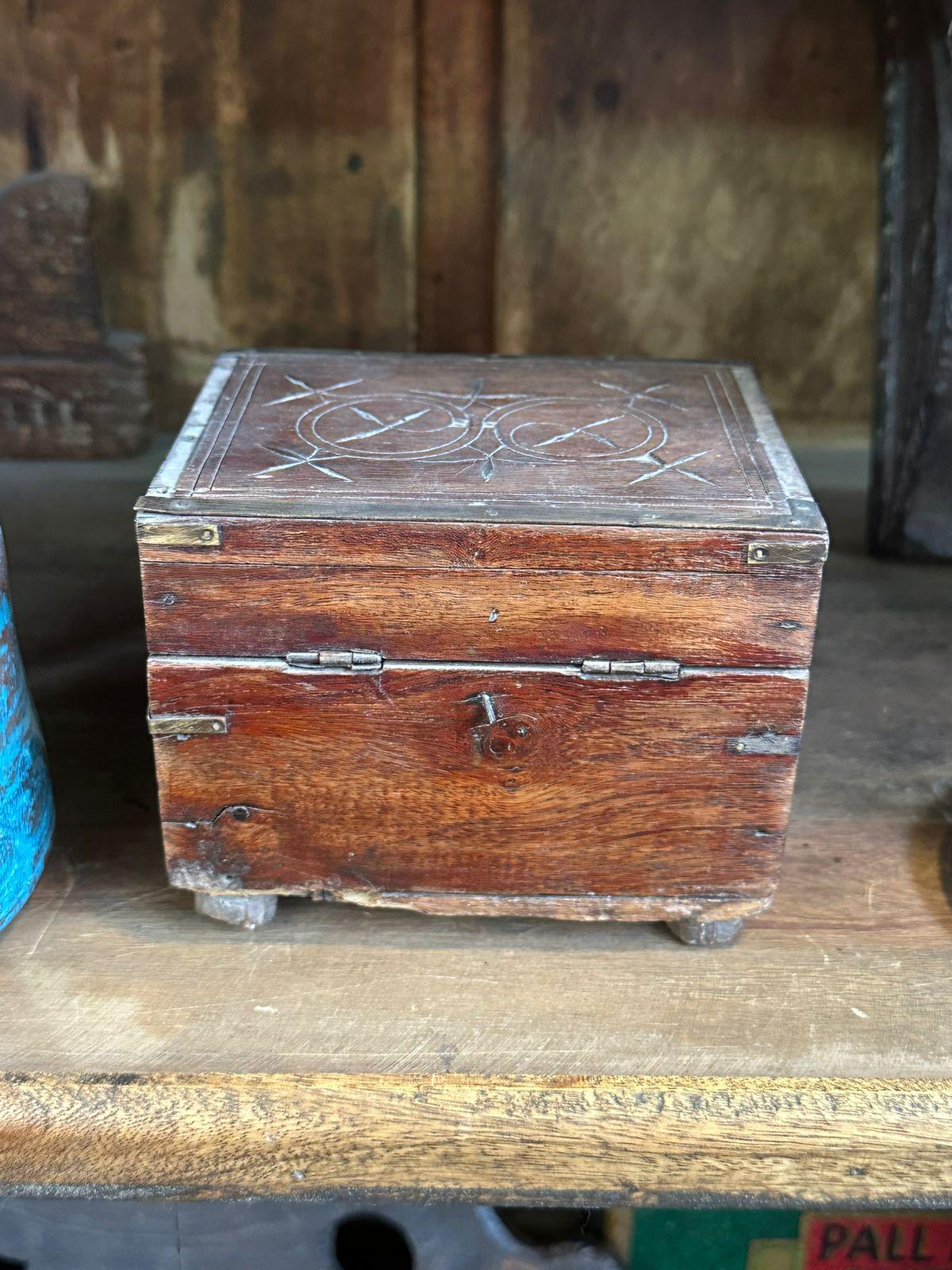 インディアン ジュエリー入れ 小物入れ アンティーク ヴィンテージ インテリア ヴィンテージインド製木製小物入れ、ジュエリー記念品収納（5x4x4