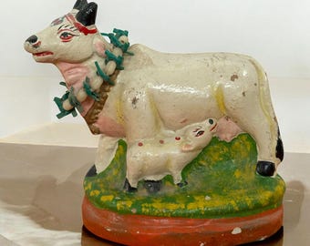 ヴィンテージの手描き粘土製牛と子牛の置物 | インドの民芸品装飾