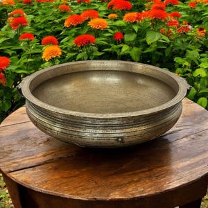 Ciotola Urli in ottone vintage - Decorazione tradizionale indiana di 80 anni per fiori galleggianti / Ciotola Pooja del Kerala / Centrotavola in ottone massiccio