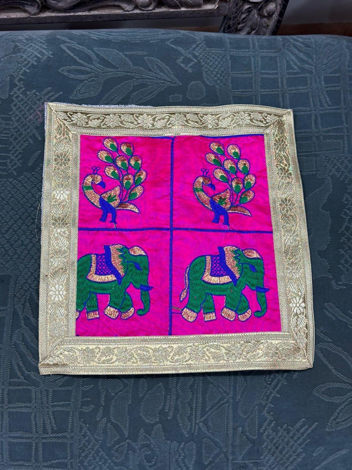 インド ハンドメイド タペストリー トラナス、インド製の手作り刺繍孔雀のタペストリードアハンガー