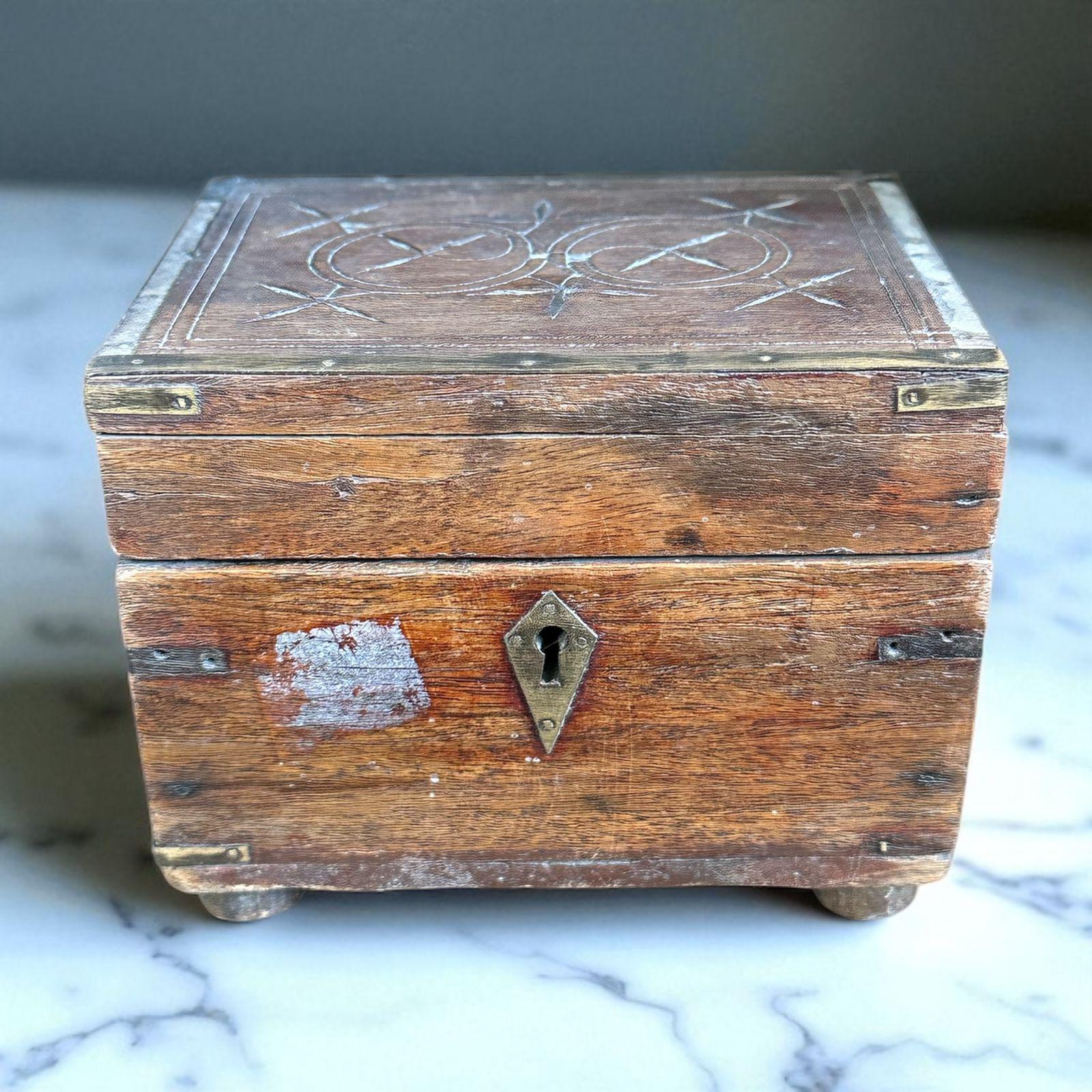 ヴィンテージインド製木製小物入れ、ジュエリー記念品収納（5x4x4