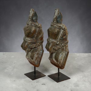 Antikes Holzstempelfragment eines Pferdekopfes aus Indien, 18.Jh., 2er Set