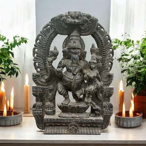 Statua di Ganesha in legno sul loto, scultura di Ganesha Lakshmi, dio indù, statua antica indiana di Ganesha, statua indiana di Bhagwan, Ganesh Ji