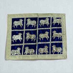 Pichwai Wandteppich, Pichwai Tischdecke, indisches Tuch mit Kamdhenu Kühen, Pichwai Dekor, indischer Pichwai auf Stoff, goldene Pichwai Kühe