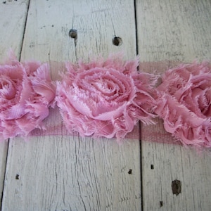 Bordure fleurie shabby chic DUSTY ROSE sur filet - 2 1/2 po. - 1/2 yard et 1 yard