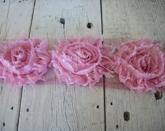 Shabby Chic DUSTY ROSE Flower Trim sur net-2 1/2 pouces-1/2 yard et 1 yard