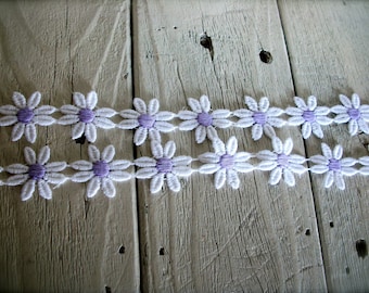 Daisy Trim WHITE AND LAVENDER 1inch Daisies -2 yards