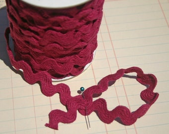 Red Rick Rack - Jumbo Cotton Cranberry Ric Rac Trim - 11/16" Wide