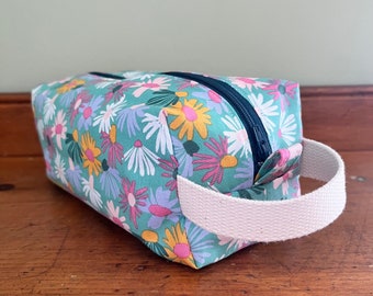 Spring Floral toiletry bag, travel pouch, makeup bag, toiletry bag, travel bag, gift for girlfriend, gift under 40, Mother’s Day gift