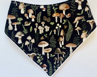 Mushrooms Bandana Bib, Neutral Baby Gift, Gift for Baby, Woodland Baby Gift, Made in Canada, Toadstool, Fungi, gift under 15, Neutral Baby