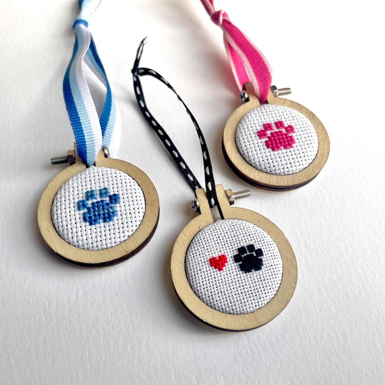 Embroidery hoop art for Christmas