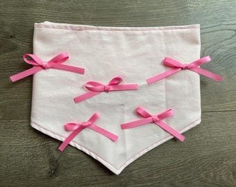 Bandana dla psa Coquette z wiązaniem i różową kokardką, szalik dla zwierząt Balletcore, dodatek do stroju dla psa, prezent dla właściciela zwierzaka, prezent dla dziewczyny, bandana dla psa