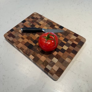 Medium cutting board