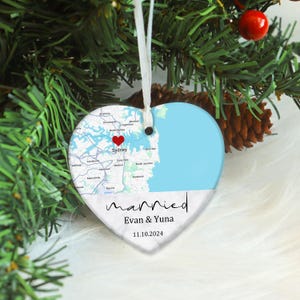 Personalisierte Standortkarte, Hochzeitsornament, Hochzeitsornament, Hochzeitskartenornament, Hochzeitskartengeschenk, Weihnachtsgeschenk, Geschenk für Paare, Mr. und Mrs. Geschenk