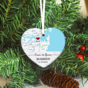 Personalisierte Standortkarte, Hochzeitsornament, Hochzeitsornament, Hochzeitskartenornament, Hochzeitskartengeschenk, Weihnachtsgeschenk, Geschenk für Paare, Mr. und Mrs. Geschenk