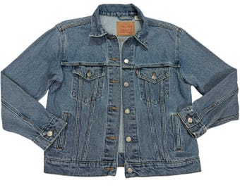Giacca trucker vintage Levi's in denim blu, taglia media, anni '90, ottime condizioni.