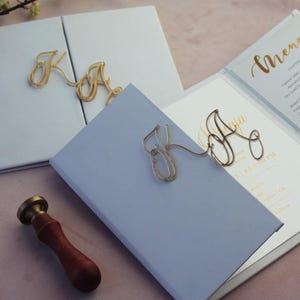 Invitación de boda de lujo con bolsillo plegable en papel dorado, clásica, tarjeta de información para invitados, RSVP, invitaciones de boda de lujo personalizadas con tapa dura