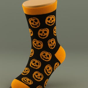 Halloween Pumpkin Crew Socks – Black & Orange Jack O’ Lantern Novelty Socks for Men and Women - Spooky Fun Fall Gift - Halloween Gift Box