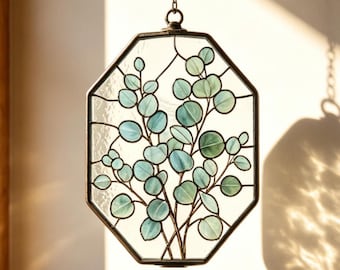 Atrapasueños de vidrieras de eucalipto, colgante minimalista verde hecho a mano para ventana, decoración bohemia tranquila, regalo de cumpleaños para amantes de las plantas.