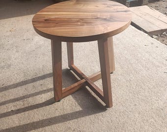 Handgemaakte notenhouten bijzettafel: modern rond bijzettafeltje, eenvoudige montage