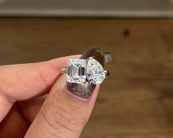 Anello di fidanzamento Toi et Moi con smeraldo e diamante a forma di pera / Anello solitario a due pietre / Anello minimalista di tendenza / Regalo per lei, Laelouris