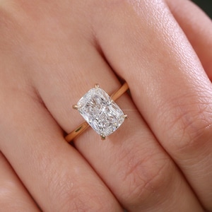 Anillo de compromiso solitario con talla radiante / Anillo con diamante cultivado en laboratorio con halo oculto en oro amarillo / Regalo para ella / Anillo de novia / Laelouris