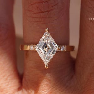 Kite Shape Moissanite Diamond Ring 2.50 Ctw Cluster Engagement Ring Lozenge Cut Moissanite Ring Anniversary Ring Gift Wedding Bridle Ring