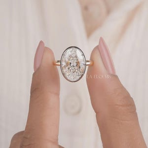 Oval Bezel Solitär Diamant Förlovningsring Gåva till henne | Ovalslipad Frieribrudring i massivt guld för kvinnor | Elegant Vigselring