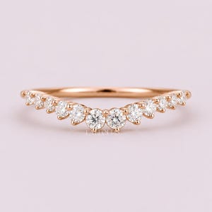 Gebogen diamanten trouwring cadeau voor haar | Massief gouden chevron-stapelring | Minimale sierlijke bruidsbandsieraden, dagelijks juweel, Laelouris