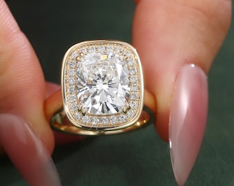 Anello di fidanzamento con moissanite taglio cuscino e pavé di diamanti, regalo per lei / Anello da sposa d'ispirazione vintage in oro massiccio, gioiello di lusso per proposta di matrimonio