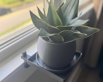 Clamp-On Windowsill Plant Shelf: Space-Saving 3D Printed Tray