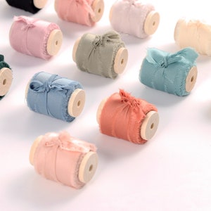 24 Farben Seidenband mit Holzspule - 1,65 "x 5 Yards Band, Hochzeitsdekorband, Geschenkverpackung, Blumenstraußband, Seidenband mit roher Kante