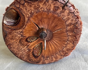 0.85 oz. Banksia Pod Drop Spindle Top Whorl 3652