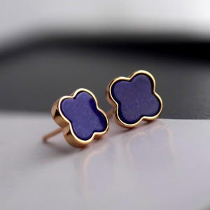 Lapis Lazuli örhängen: Förgyllt sterlingsilverklöver